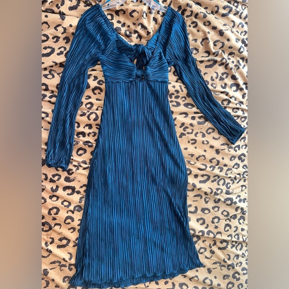 Gilli Blue Pleated Dress. NWT - Picture 1 of 7